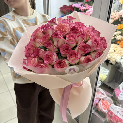 Букет из 51 розовой розы, в фоамиране