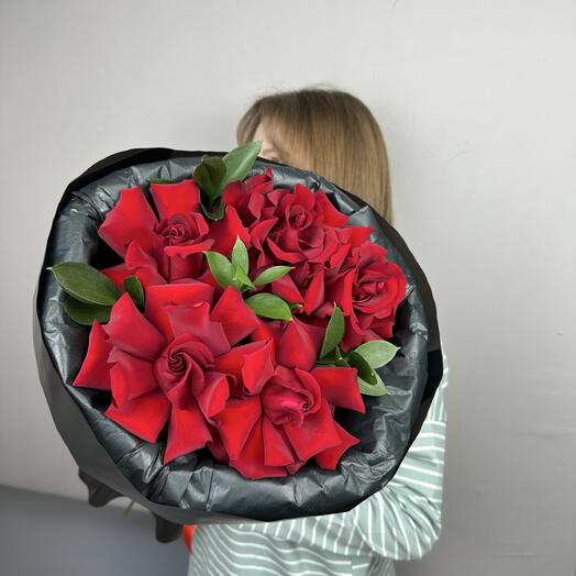 Букет из красной Французской Розы 🌹в черной упаковке🖤