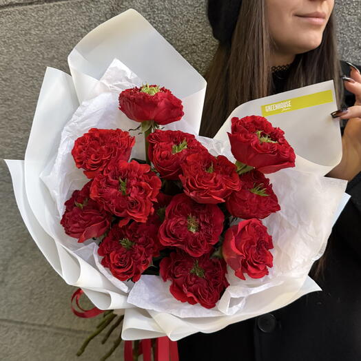 Моно букет в коробке: пионовидная роза Ред Ай 13 шт