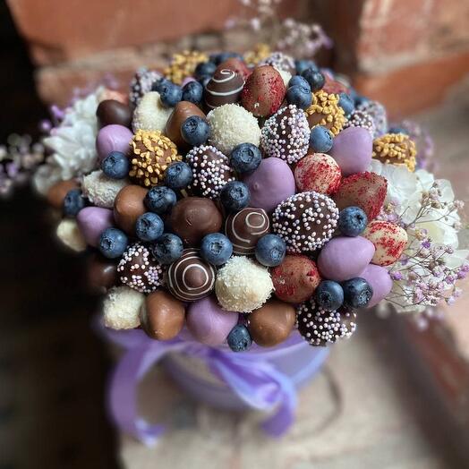 Box with chocolate-covered strawberries, blueberries and Blueberry Velvet flowers
