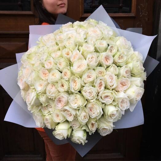 Delicate bouquet of 101 roses