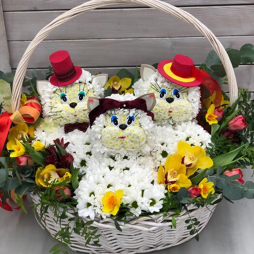 Корзина три кота на поляне