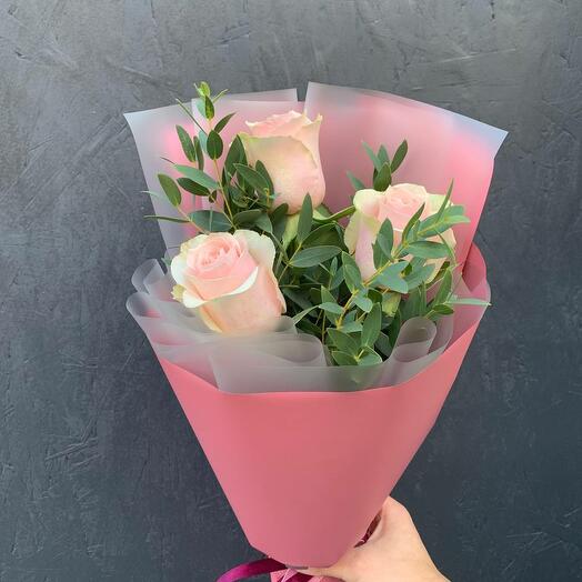 Bouquet of 3 pink roses and greenery "Tokyo"