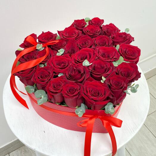 Цветы в коробке сердце