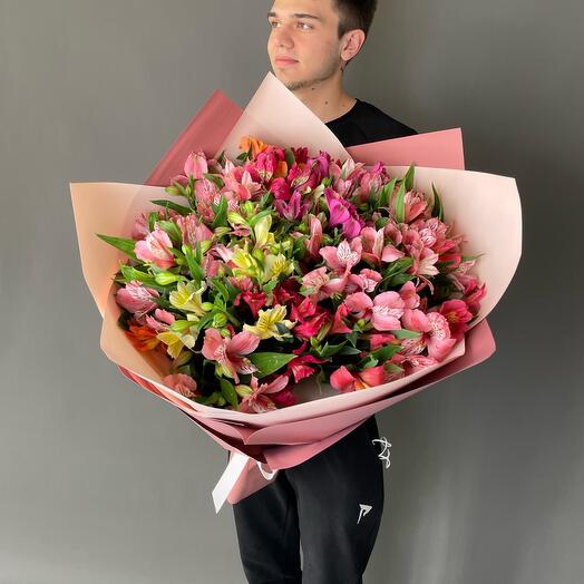 Огромный букет альстромерии