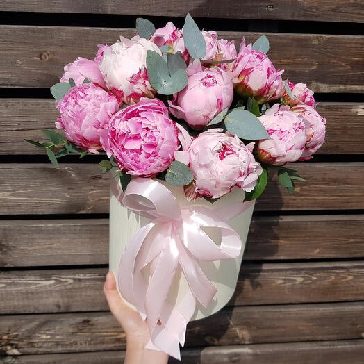 17 peonies in a hatbox