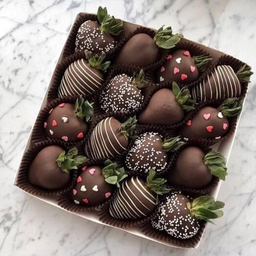 Strawberries in chocolate 16pcs