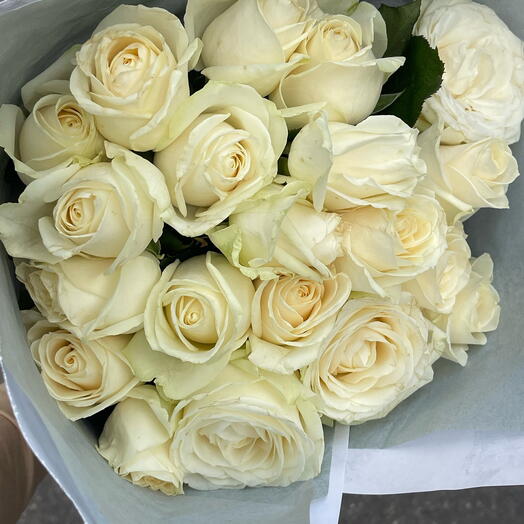 White roses 19 flowers
