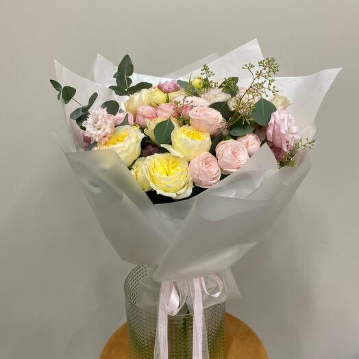 Букет с пионовидными розами