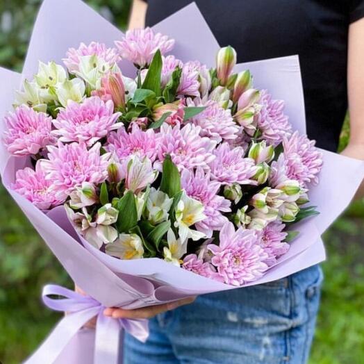 Bouquet of chrysanthemums and alstroemeria 6-5