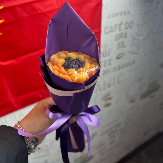 Мини букет из сухофруктов