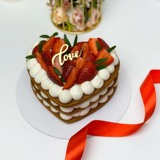 Медовое сердце с клубникой