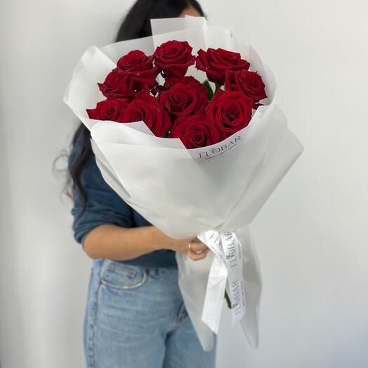 11 длинных роз