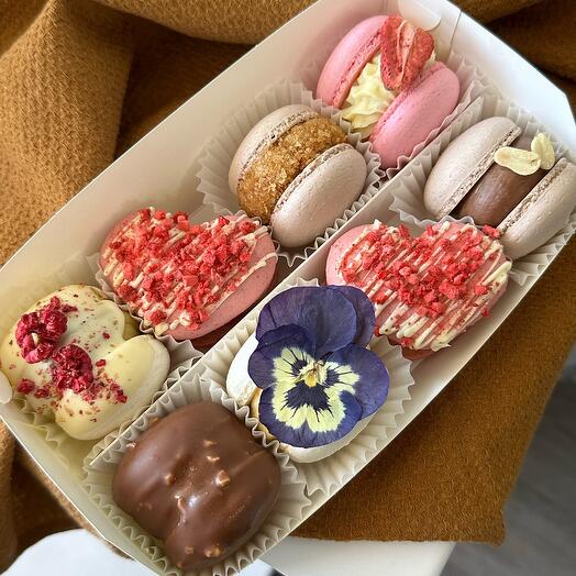 Macaroni set (macarons, macaroons) with a heart for the holiday