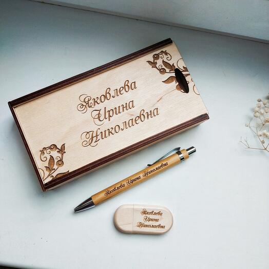Подарочный набор: именная рука и флешка