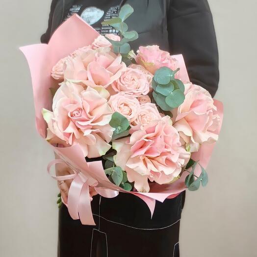 Ramo de rosas francesas y peonías