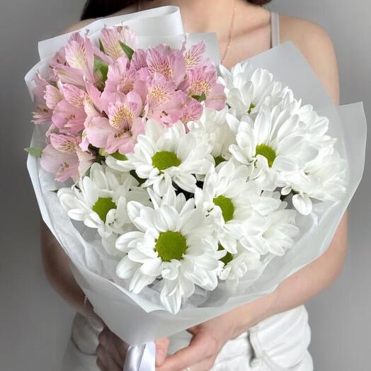 Bouquet of white bush chrysanthemums and alstroemeria