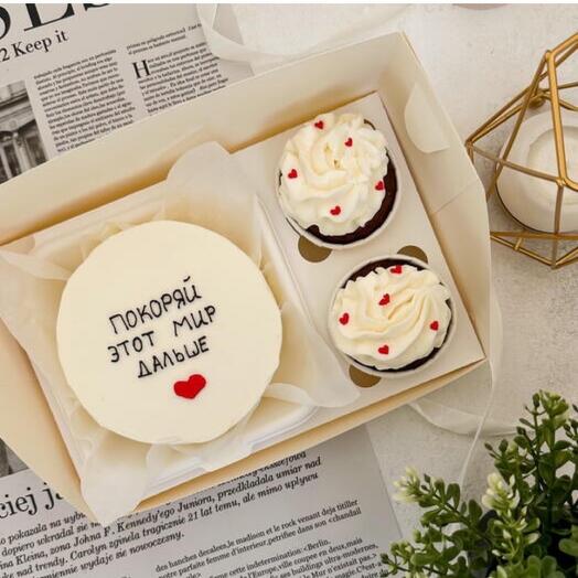 Сладкий набор «покоряй этот мир дальше» бенто + капкейки