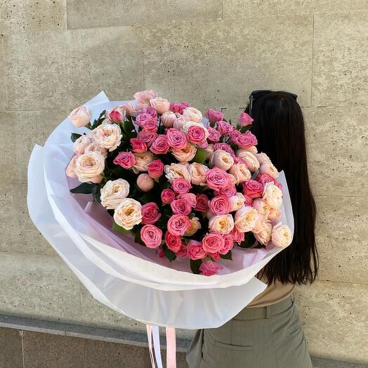 Букет из кустовых пионовидных роз🌹