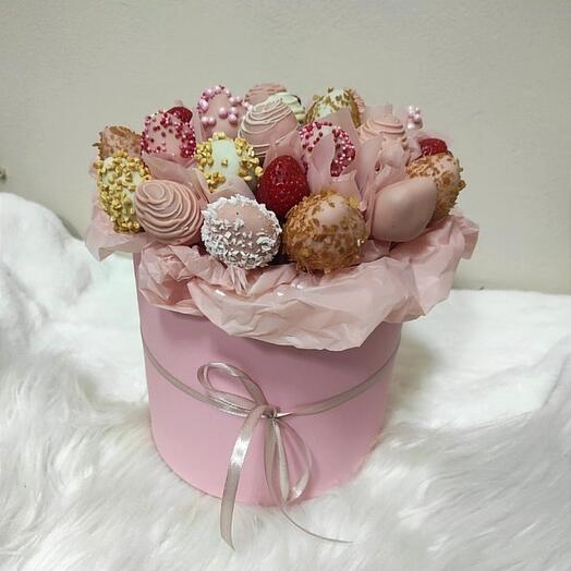 Коробочка с клубникой в шоколаде