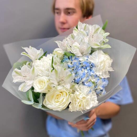 Endless summer(hydrangea, roses, dianthus and alstroemeria)
