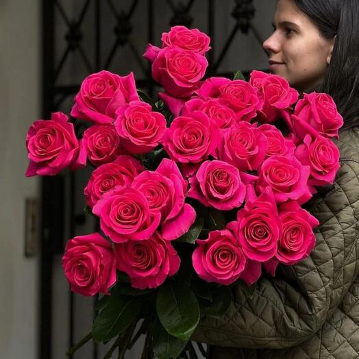 Розы малиновые 25 шт