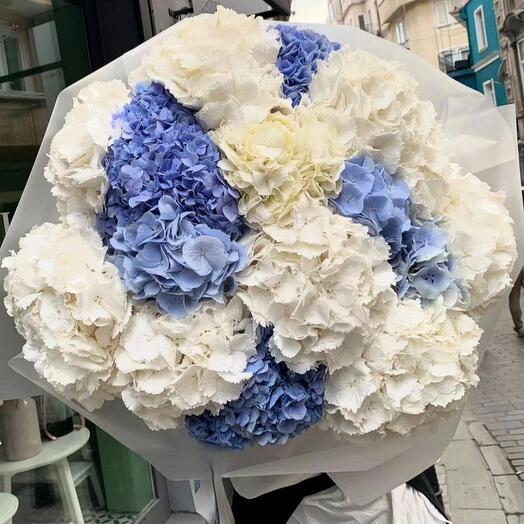 Небесный букет из 15 гортензий