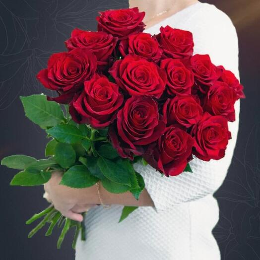 Ramo clásico de 15 rosas Ecuatorianas Burdeos de 50 cm con cinta