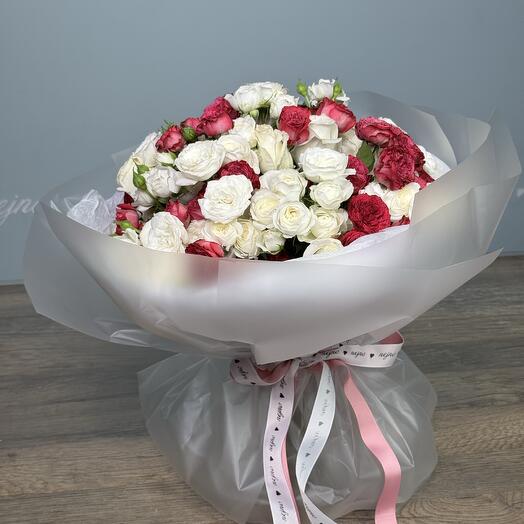 Flower bouquet (size M, with pink white roses)