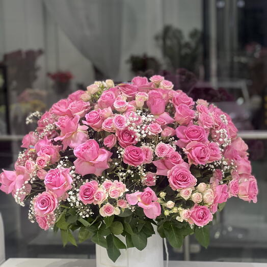 Pink rose mix 140 with white gypsho and box