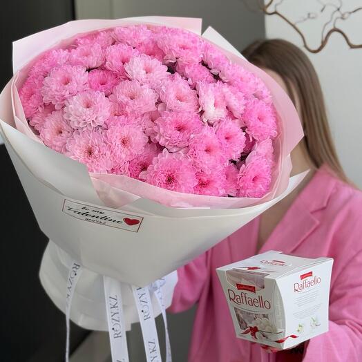 Комбо букет из 9 хризантем и Raffaello