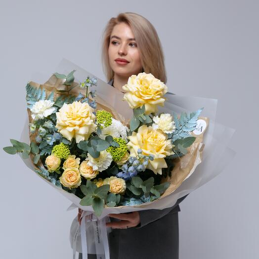 Ramo de autor con rosas crema