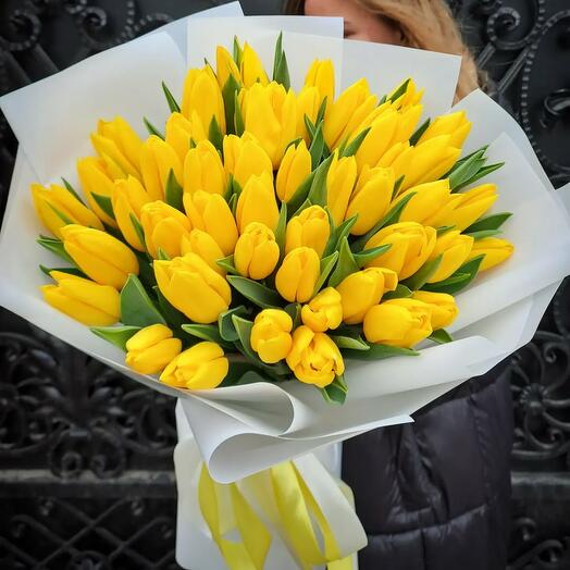 Желтые  воздушные тюльпаны