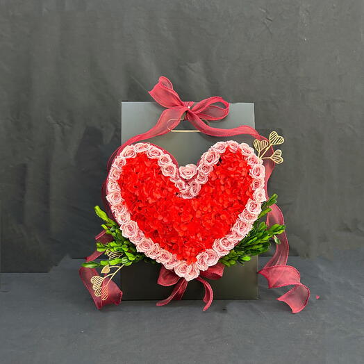 Preserved flowers heart box