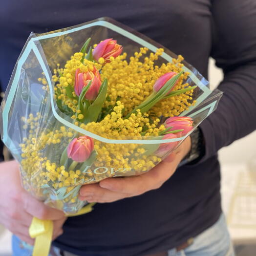 Весенний букет мимоза и пионовидные тюльпаны 5 шт