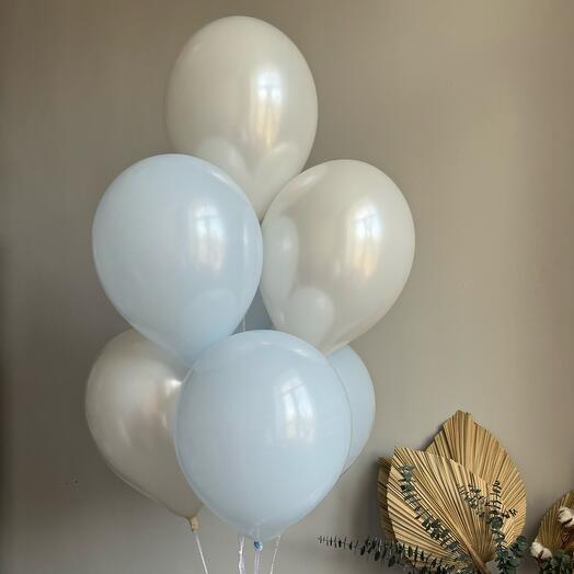 The bundle is a fountain of blue and white balls