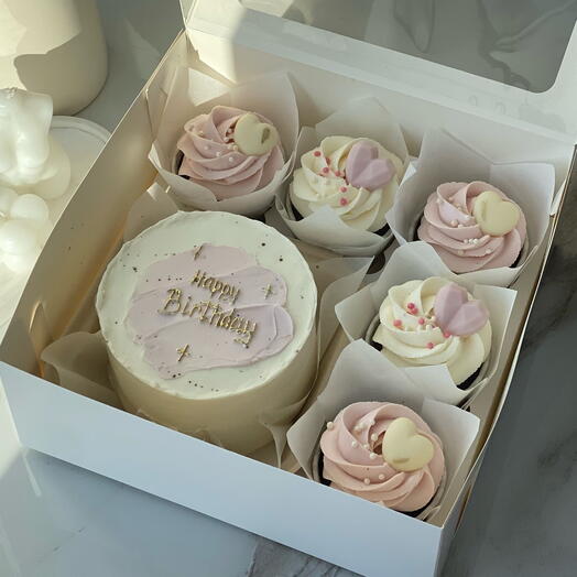 Pastel de Bento y 5 cupcakes feliz cumpleaños, hermanita