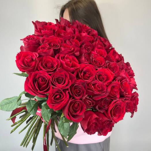 MONO de 51 rosas rojas