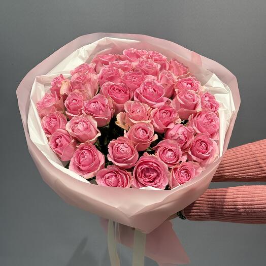 35 розовых роз