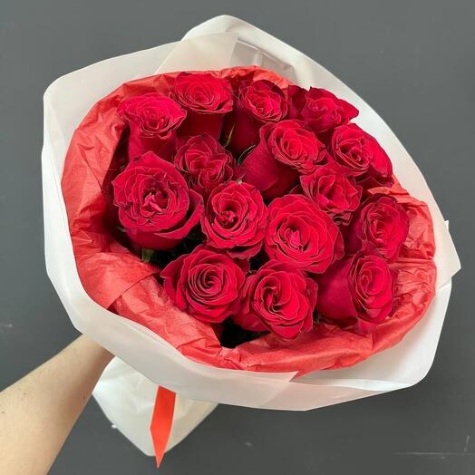 Букет 15 шикарных красных роз