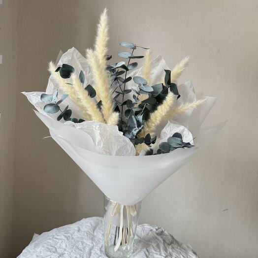Букет из стабилизированного эвкалипта и мини-пампаса