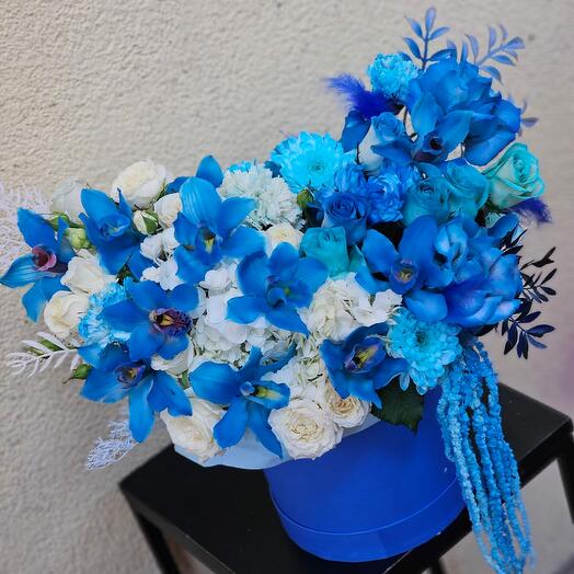 Цветы в коробке 💙🤍