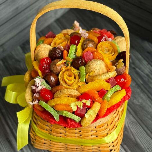 Корзинка с сухофруктами
