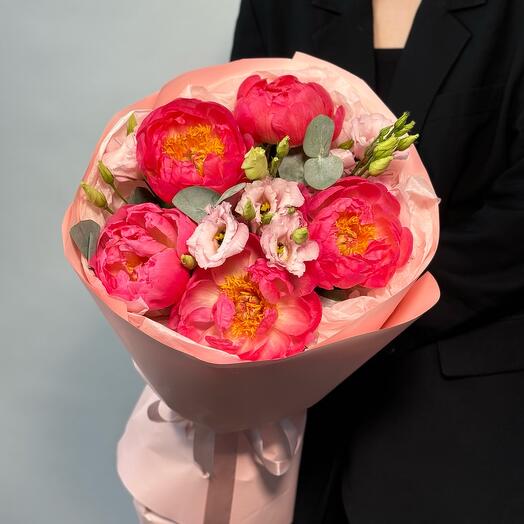 St bouquet 6 из коралловых пионов и эустомы