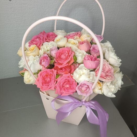 Пионовидные розы в коробке 💕