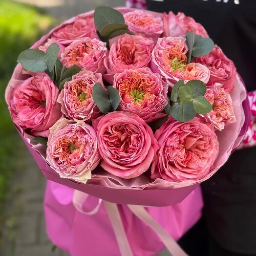 Букет пионовидных роз