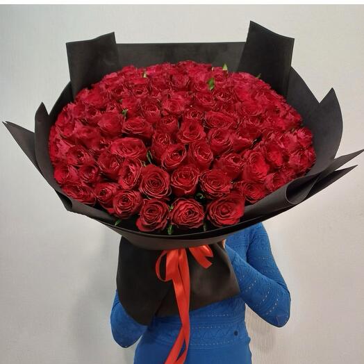 Букет из 101 розы в черной упаковке