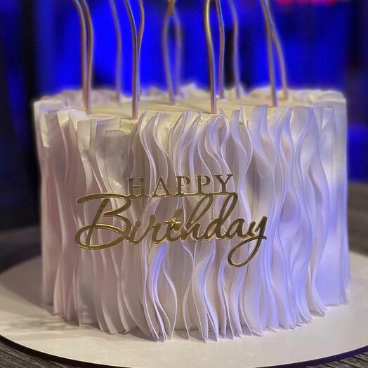 Торт с декором из вафельной бумаги