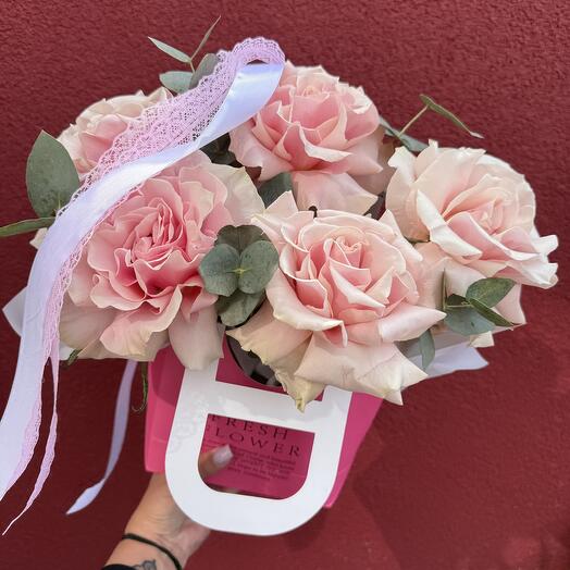 Французские розы с эвкалиптом в сумочке 💗