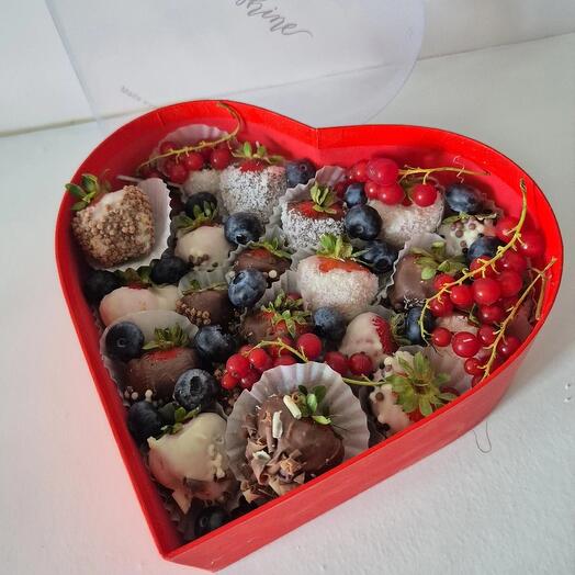 Клубника в шоколаде "Ягодный микс"